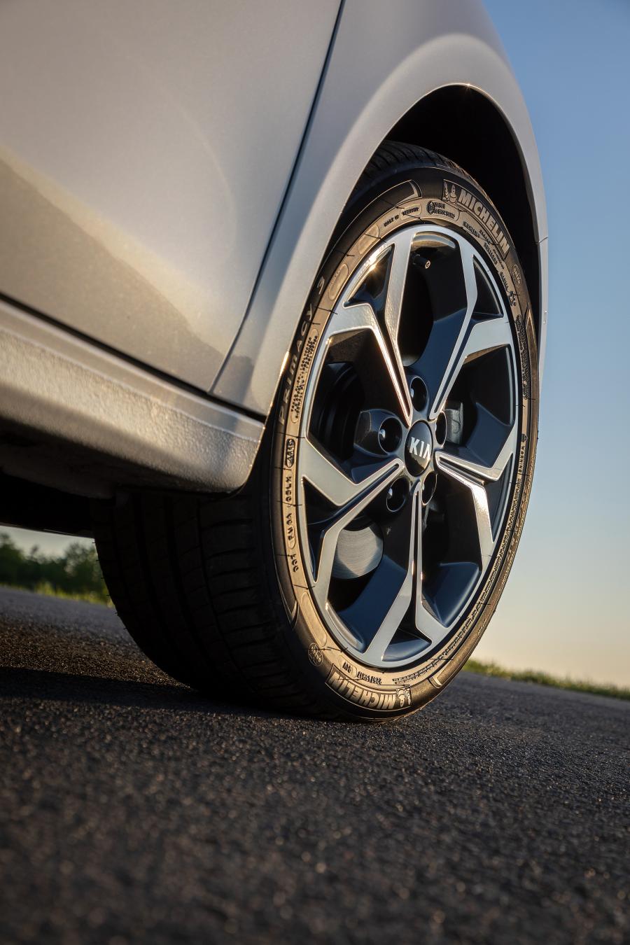 Колеса Kia XCeed PHEV 2019 года  (WW) (фото 30 из 30)